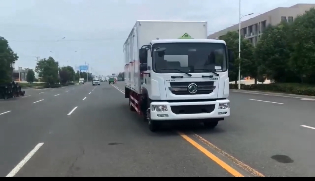 国六东风D9厢式爆破车视频