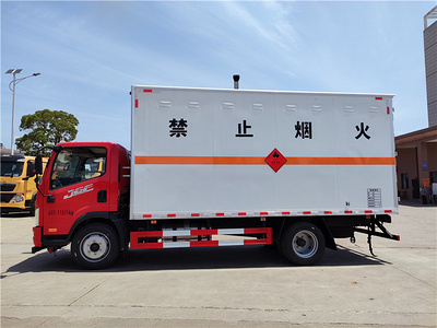 解放7吨易燃液体厢式运输车 货厢5.15米危险品运输车 可拉桶装油漆的危货厢式车