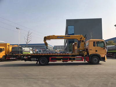重汽豪沃重载平板清障车程力厂家带6吨徐工吊机救援拖车图片