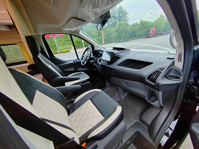福特新全顺汽油自动挡B型房车外观及内饰图片
