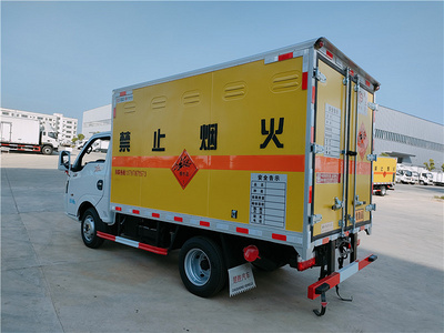 东风途逸蓝牌3米1爆破器材运输车厂家 一类爆破器材运输车图片