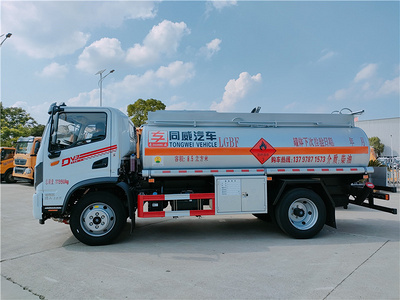 HTW5126GJYEC6专威8吨油罐车厂家批发 东风华神DV3国六8.5方加油车图片