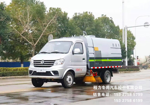 国六东风小康2.5方小型扫路车碎石路面作业效果视频