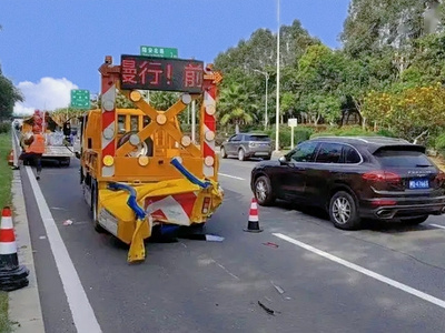 揭秘！高速道路防撞缓冲车是如何对施工作业人员起到安全重要性？图片