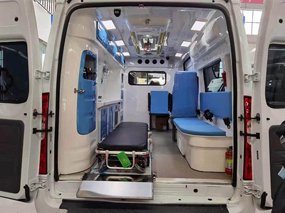 智能5G智慧救护车图片