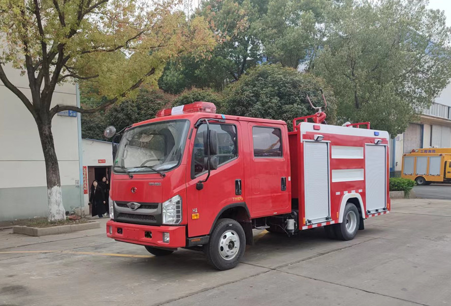 福田3吨水罐消防车图片