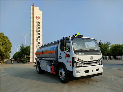 8噸油罐車蕞高配置就選國六東風多利卡8.5方加油車包上戶圖片