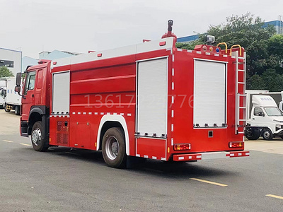 豪沃10吨水罐消防车图片