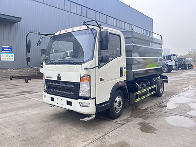 重汽蓝牌洒水车，7方蓝牌洒水车，豪沃蓝牌洒水车，盈通洒水车图片