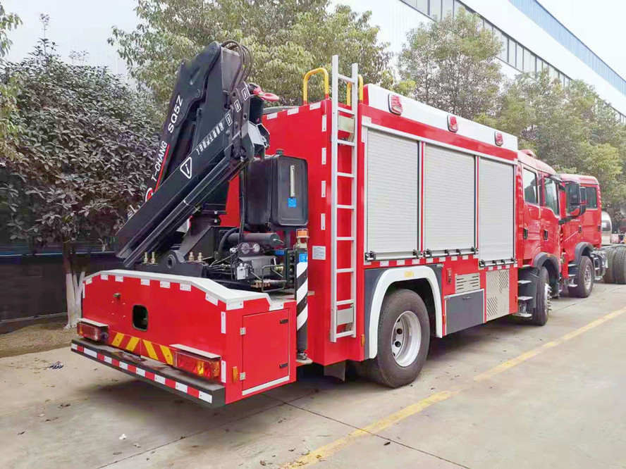 重汽豪沃8吨抢险救援消防车图片