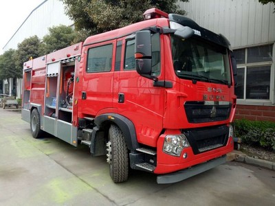 重汽豪沃干粉泡沫联用消防车（国五）重汽消防车图片