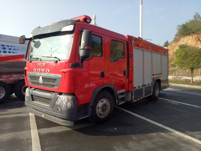 豪沃5吨泡沫消防车（国五）重汽5吨消防车图片
