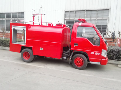 福田2吨水罐消防车全柴88马力2吨消防洒水车图片