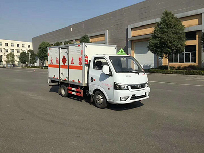 东风途逸国六汽油3米易燃气体厢式运输车运输车图片