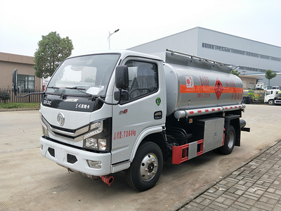 国六5吨加油车东风多利卡4.5立方5吨解放加油车图片